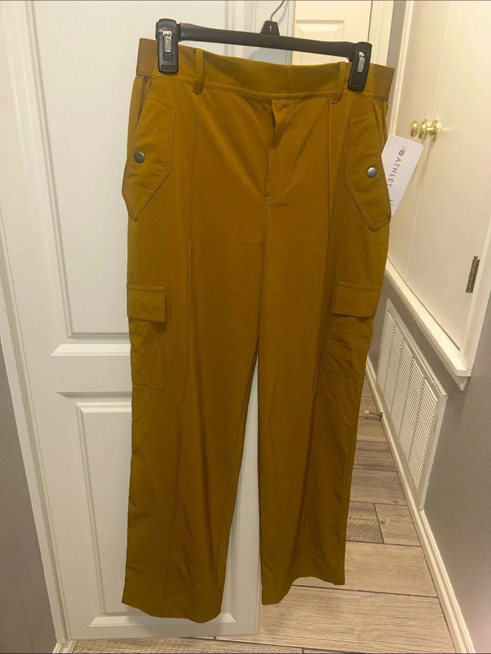 Athleta NWT Vienna Cargo PANTS Yellow Gold High Rise Straight-Leg Trousers Sz 10
